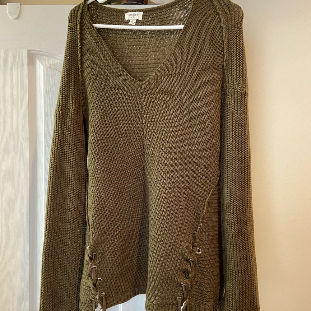 Large Umgee sweater